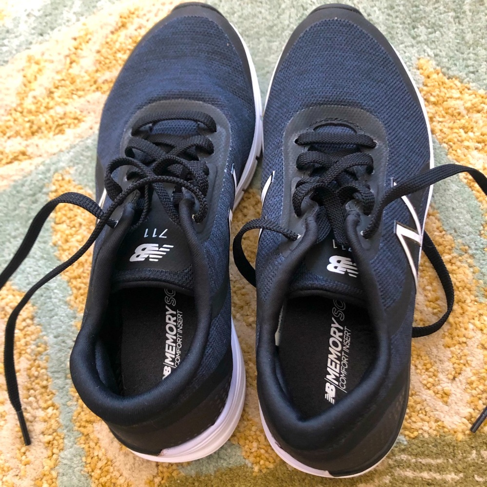EUC New Balance 711 Trainer